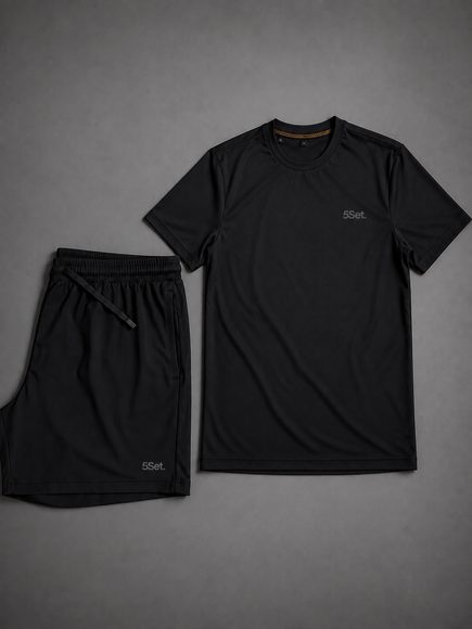 Camiseta e shorts pretos 5Set sobre fundo cinza